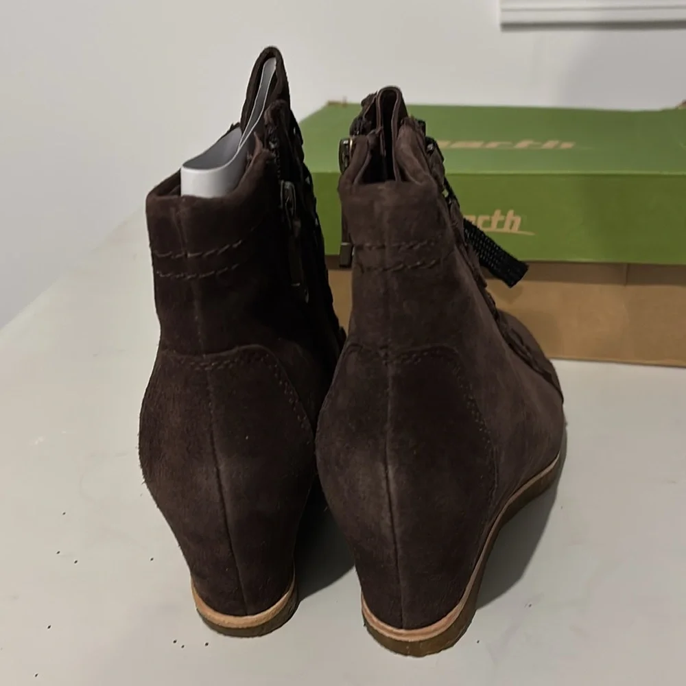 Earth Kalmar Women's‎ Charcoal Suede Wedge Ankle Boots Size 9 NWB